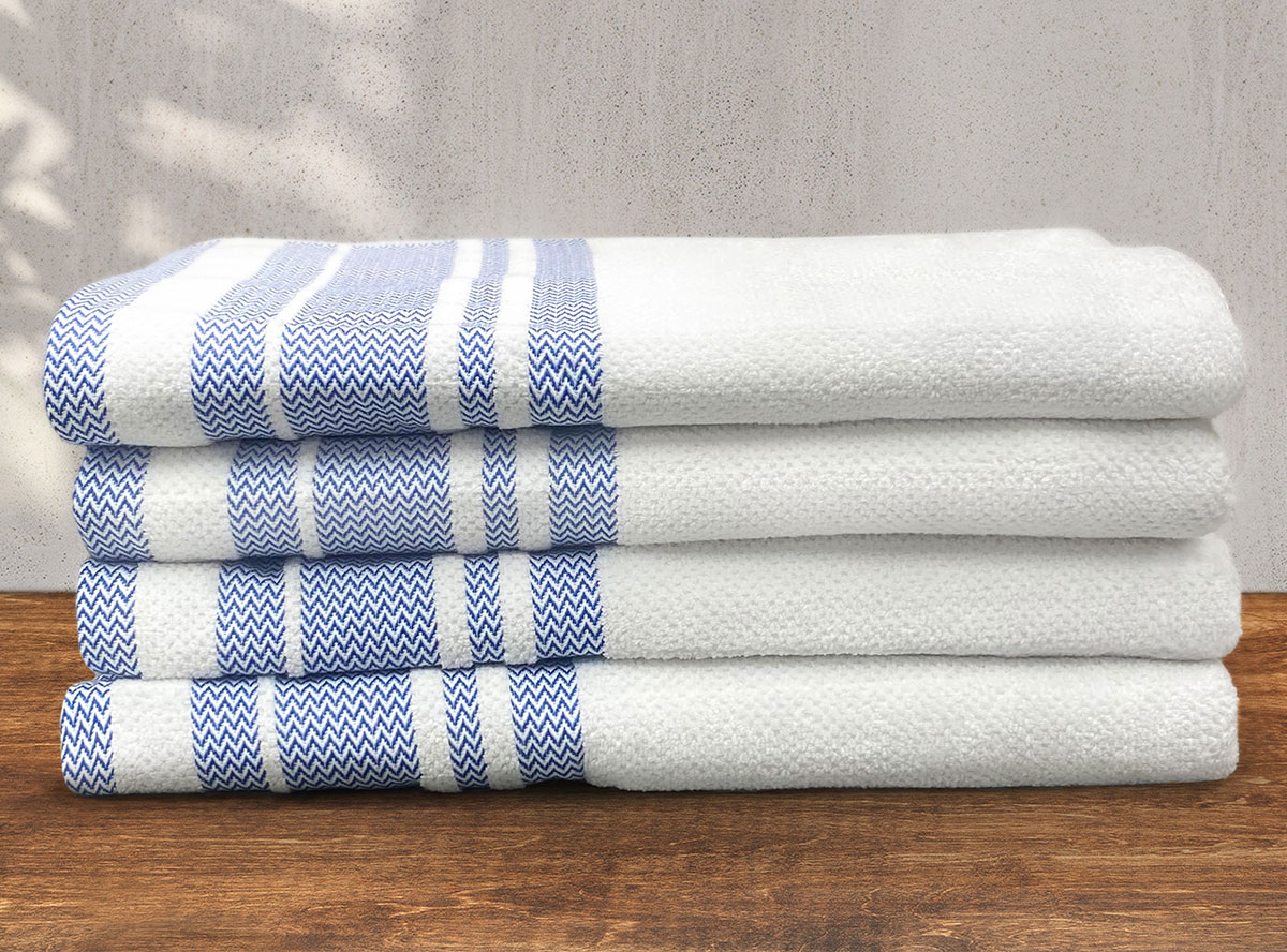 Toalla de piscina con ribete azul 2